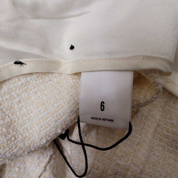 3 pairs of shorts (Levi's, Hollister, and Express) size 28 - Picture 8 of 8